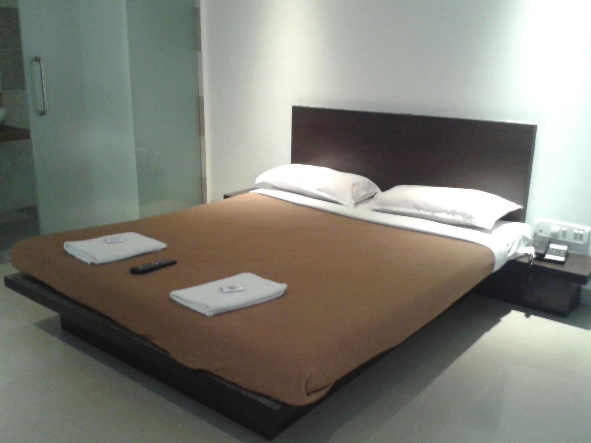 Silver Sands Beach Resort Daman Exteriör bild