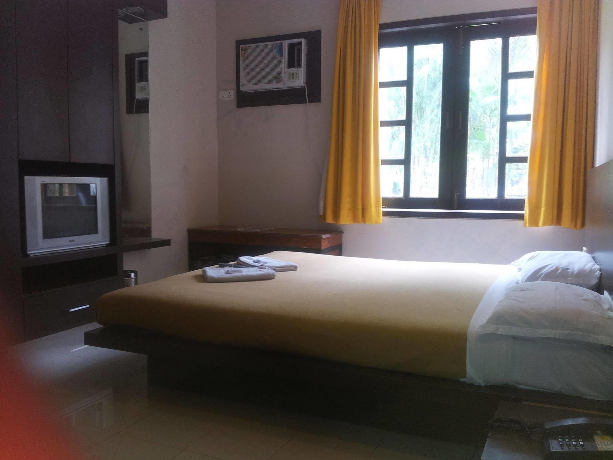 Silver Sands Beach Resort Daman Exteriör bild
