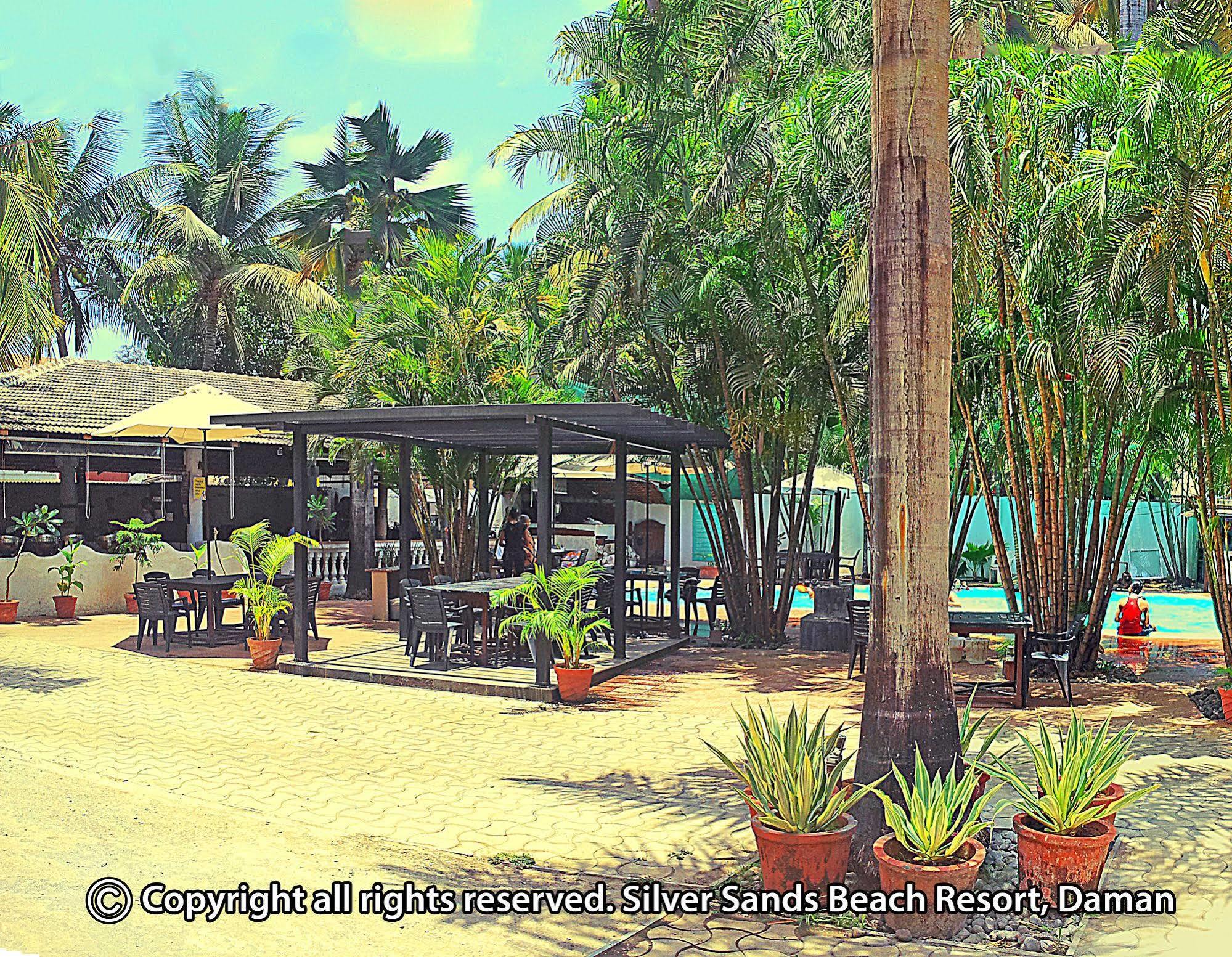 Silver Sands Beach Resort Daman Exteriör bild